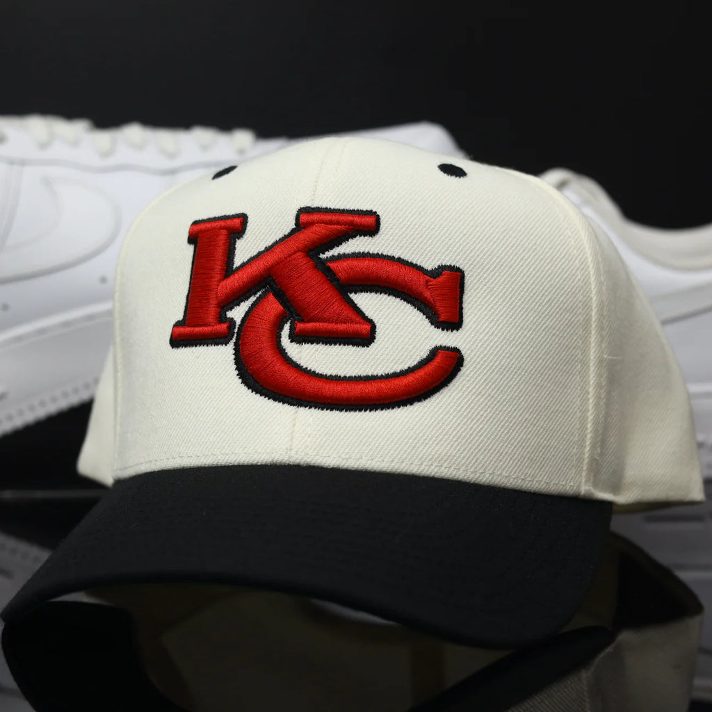 KC MONOGRAM  - CRM/BLK (Green UV)