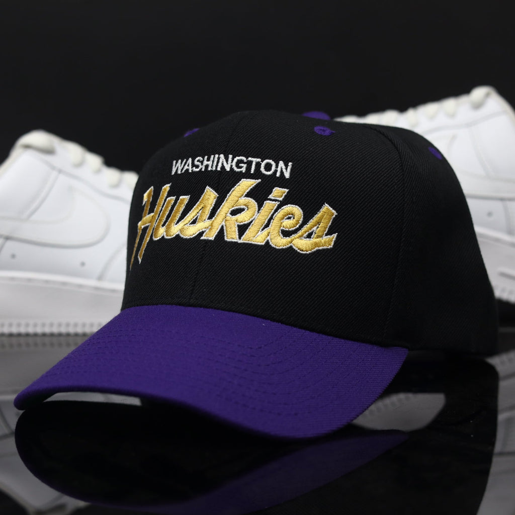 WASH. HUSKIES SCRIPT PURP/BLK (Green UV)
